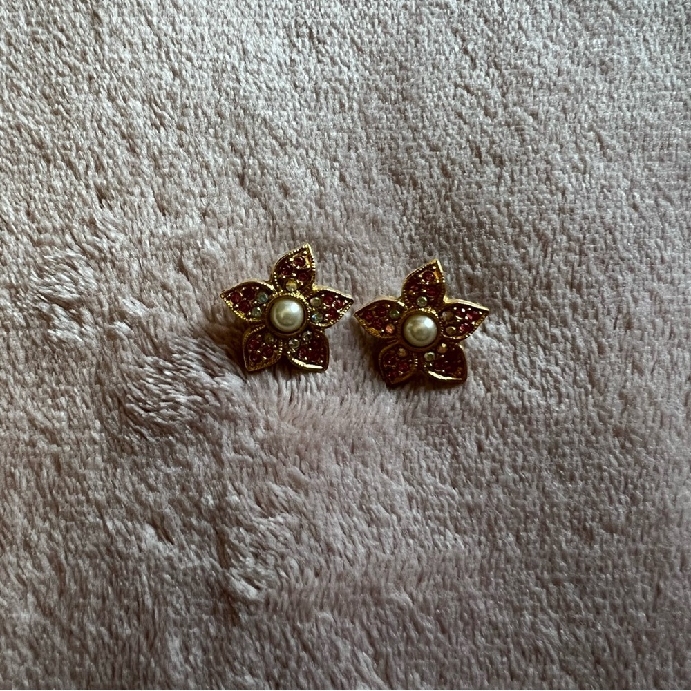 Vintage earrings 🌸